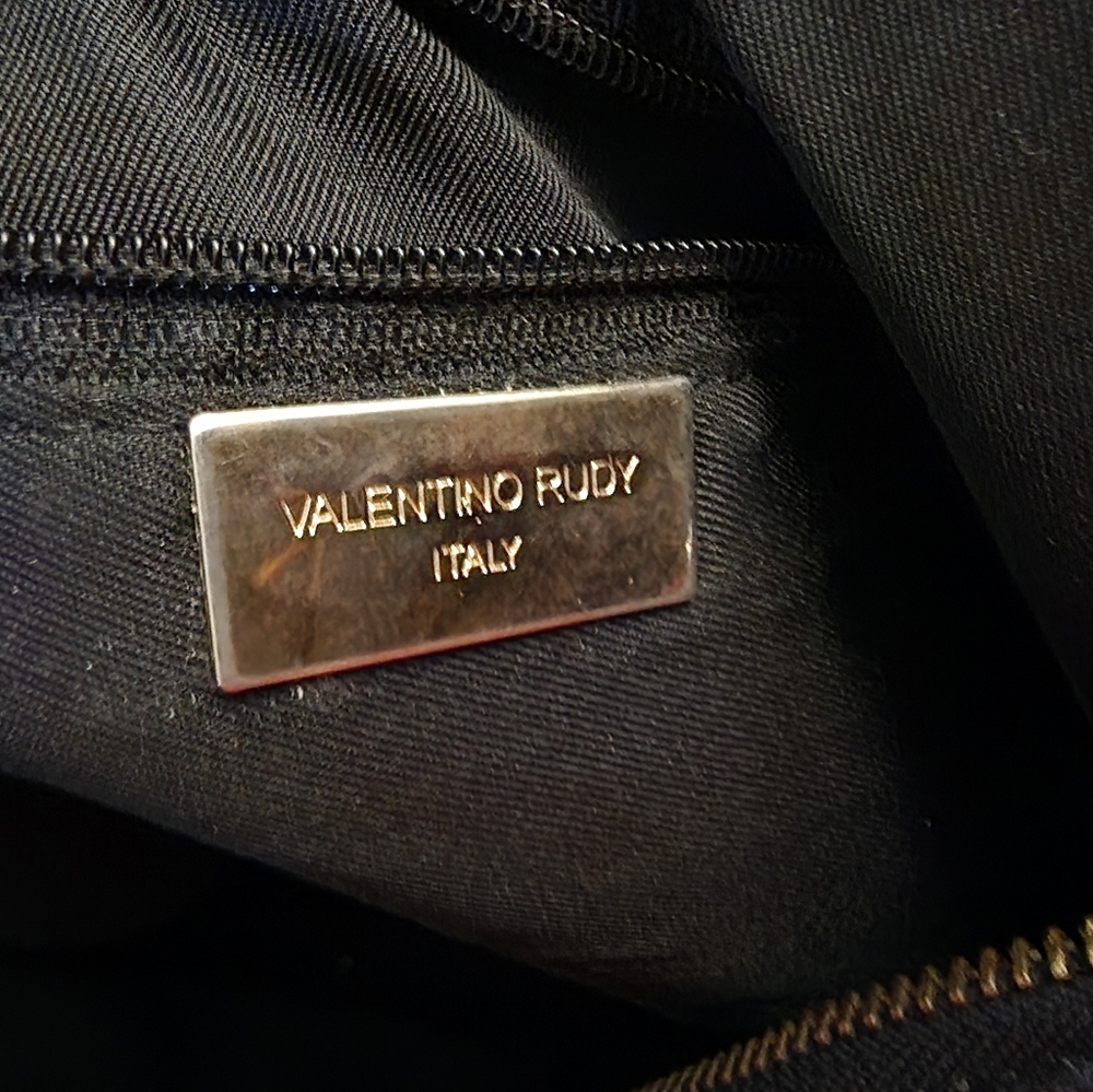 Handbags - Picture 5 of 11